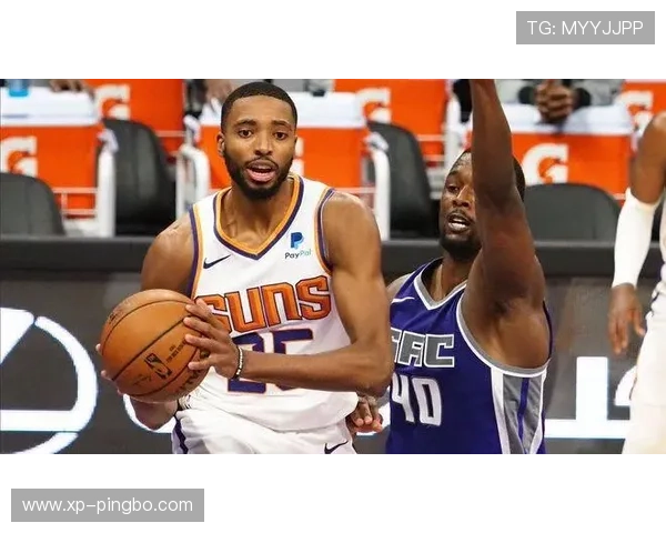 布克无球跑动制造错位，高效输出改变太阳进攻结构